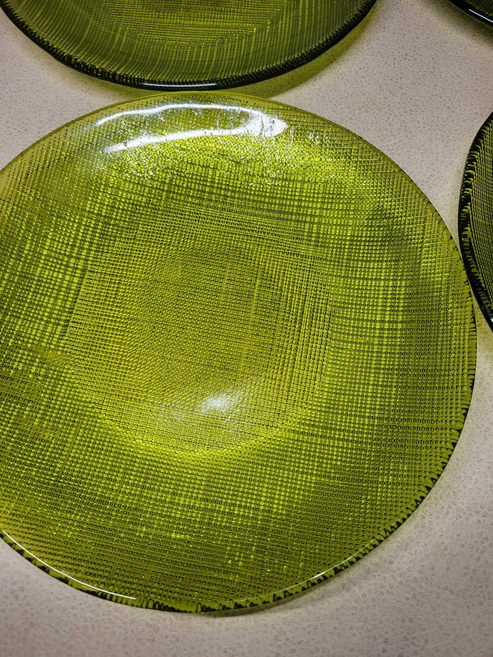 Vintage Anchor Hocking Soreno Avocado Green  8 1/2 Inch Glass Plates - Set of 6 - Picture 3 of 7